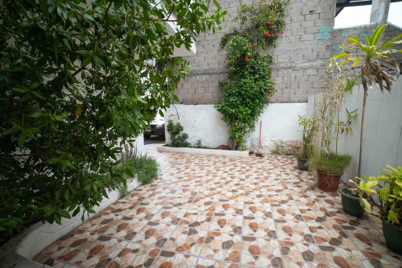 Hostal Estrella De Mar Puerto Ayora  Exterior photo